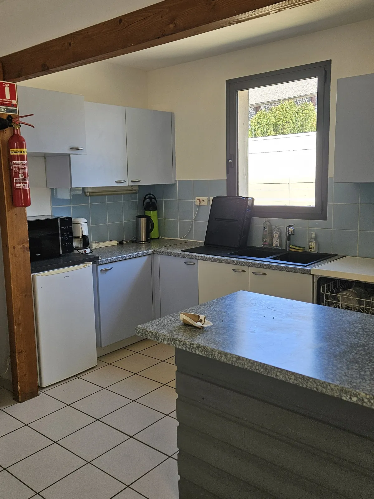 Cuisine équipée partagée du gîte La Pinatelle à Chalinargues